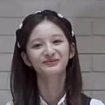 [어케생각해] <b>설윤</b> 이거 데뷔후야?