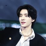 은은하게 그라데이션으로 닮아보이는 남돌들