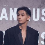 모든 게 투머치인데 그걸 얼굴이 다 이김