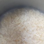 라면 끓일때 이물질 확인 꼭 합시다!!!