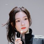 팬싸템 착용한 정채연 분위기 좀 봐