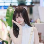 리즈 코가 조금 빵빵해졌네