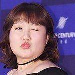 귀여워 <b>눈웃음</b> 보조개