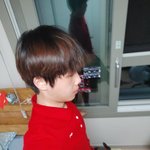 20대 <b>여자</b>가 웃으면서 얼굴 욀케 작아 이럼