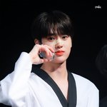 볼수록 체형이 진짜 신기한 <b>남돌</b>
