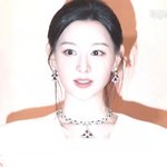 플래시가 저렇게 터지는데 <b>이목구비</b> 무슨일