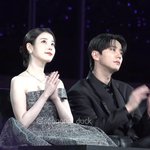 와 아이유 <b>피부</b> 진짜 하얗다