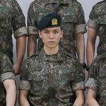 최근 육군훈련소 수료식 마친 <b>아이돌</b>