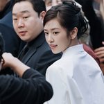 안유진 파리<b>사진</b>보다가 멈칫..