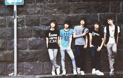 이게 데뷔전에 뒷골목 컨셉으로 찍었다는 사진인가