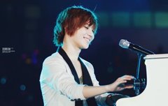 단콘에서태민이가피아노치면서