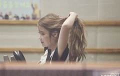 머리묶는 아이유 옆모습 =