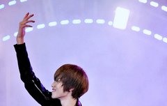 니엘이가 얇고 긴체형이라 춤선이 지리지