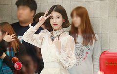 단발머리 아이유 진짜이쁘당..