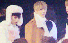 병헌이가찬열무릎에앉게된게