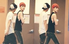 민소매입고 돌아댕기지말라고