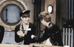 루한은 얘한테도맞고사네;;