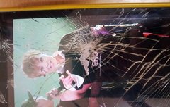 액정 깨졌을 때 애들 사진보지말아요... 