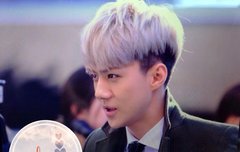 세훈이가!!!!!머리를!!!!내렷다고!!!!!!!