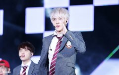 세훈이..청초하다...