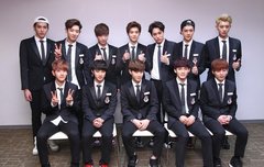 엄마가 폰 던져서  폰이...