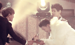 백현이와 뷔(v?맞아요...?)님의 만남