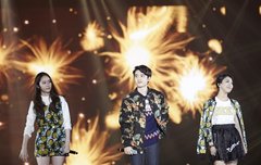 디오 랑 크리스탈,루나 옷브랜드뭐임?