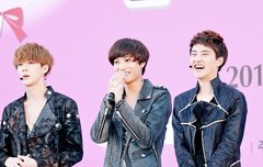 애..애들아 이사진 뭔가이상해