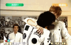 이움짤 엑솜애들 중국방송같은데 뭐야???