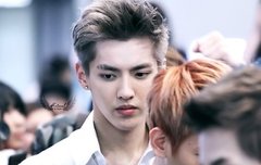 요 날의 희수형은 여러 비서들 넋놓게했즤