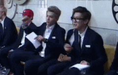 춤추다가 카메라 발견