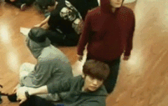 엑소4월부터 치킨광고해????