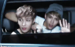 손흔드는 이씽형과 희수형