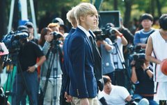 레이가 옛날에 일어나면 해가 중천에 떠있다고했잖아