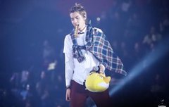 초코바 입에 물고