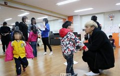 고아원 봉사간 타오 ㅋㅋㅋ