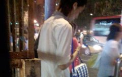 크리스 데뷔전 버스정류장 궁금한게.. 이런 사진은 누가 찍음? 