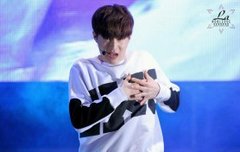 김준면 보고싶다ㅠㅠ