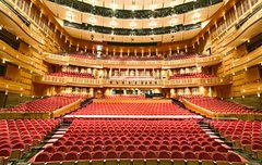 샤이니가 이번에 월드투어 공연할 상하이 대극장.jpg