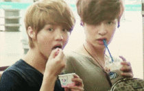 옆에서 재잘재잘 떠드는 나를 본 루한과 레이