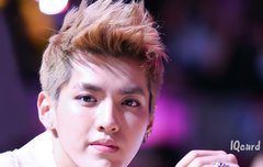 비서들... 크리스랑 아이컨택 하구가...숨멎주의