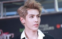  진짜 오질나게 잘생겼네