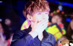 크리스 오늘은 머리볶았네