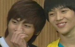 몰래 코딱지파기 