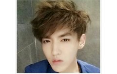 크리스 웨이보 프사 변경 했다 셀카임 으흐흐ㅡㅎ