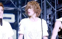 니엘이는 단발머리로 다시 돌아오라...