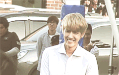 크리스 웃는짤 좀 줘!!!