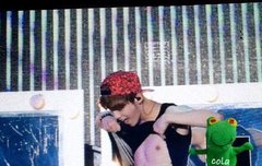 루한아..루한..복근ㅠㅠㅠㅠㅠ