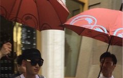 쯔타는 구찌를 버리고 엠씨엠으로....