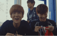 형들 뒤에서 눈에 띄는 찬열이ㅋㅋㅋ